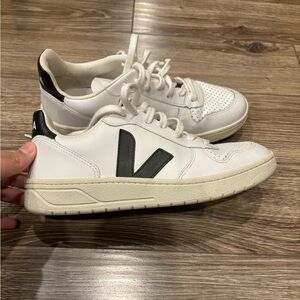 VEJA V-10 CWL WHITE BLACK